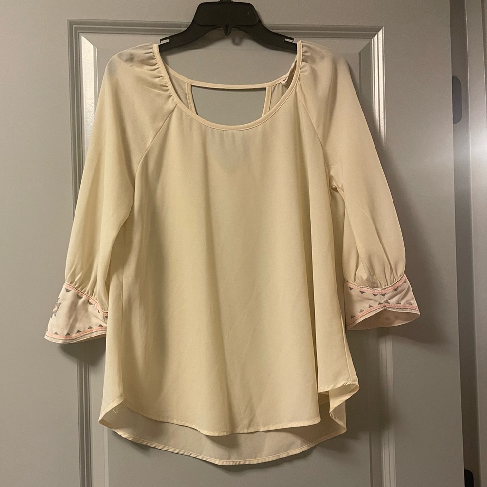 Altrd state blouse with cute sleeve design